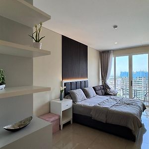 Nagoya Thamrin Apartment High Floor With View